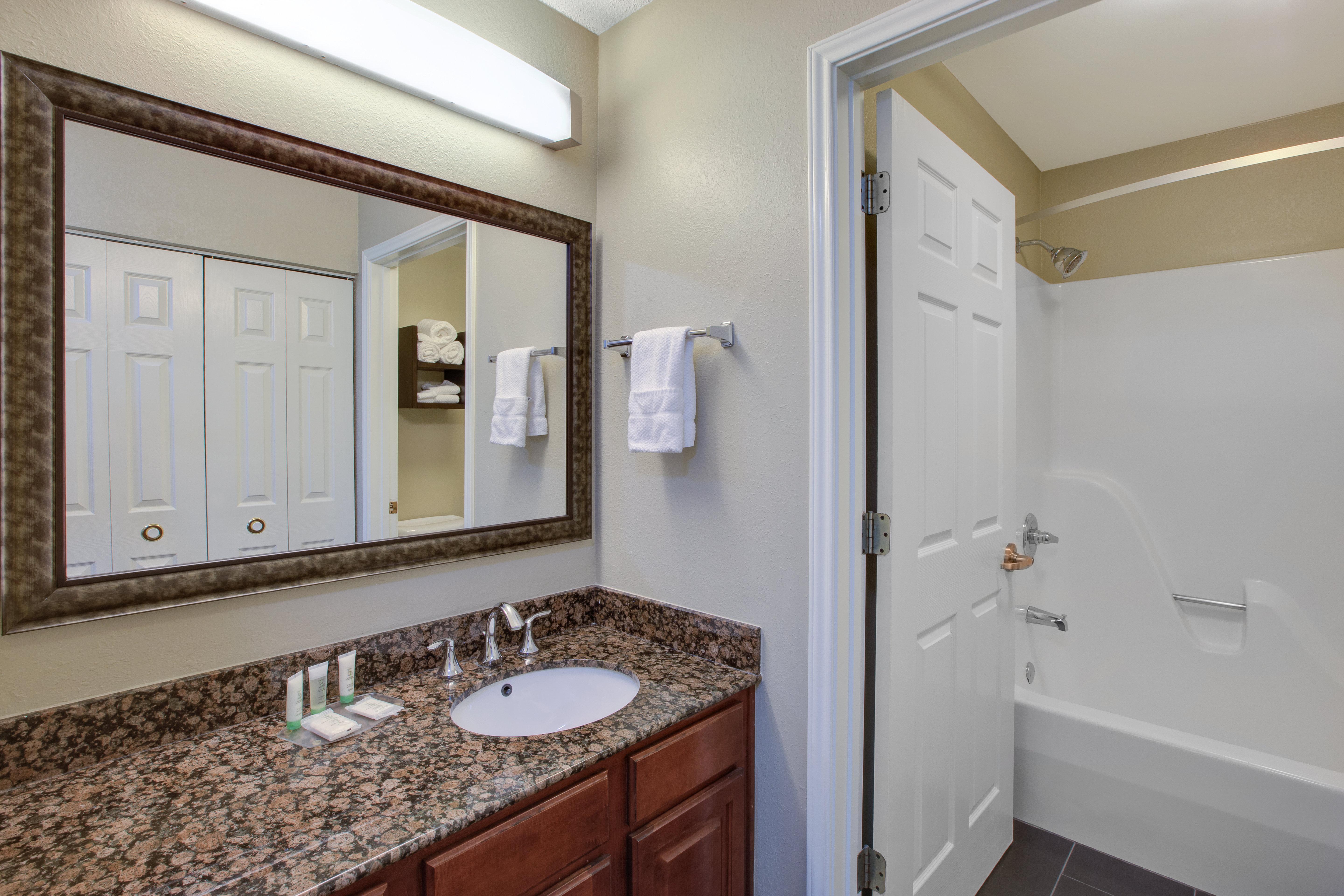Staybridge Suites Louisville - East By Ihg Eksteriør billede
