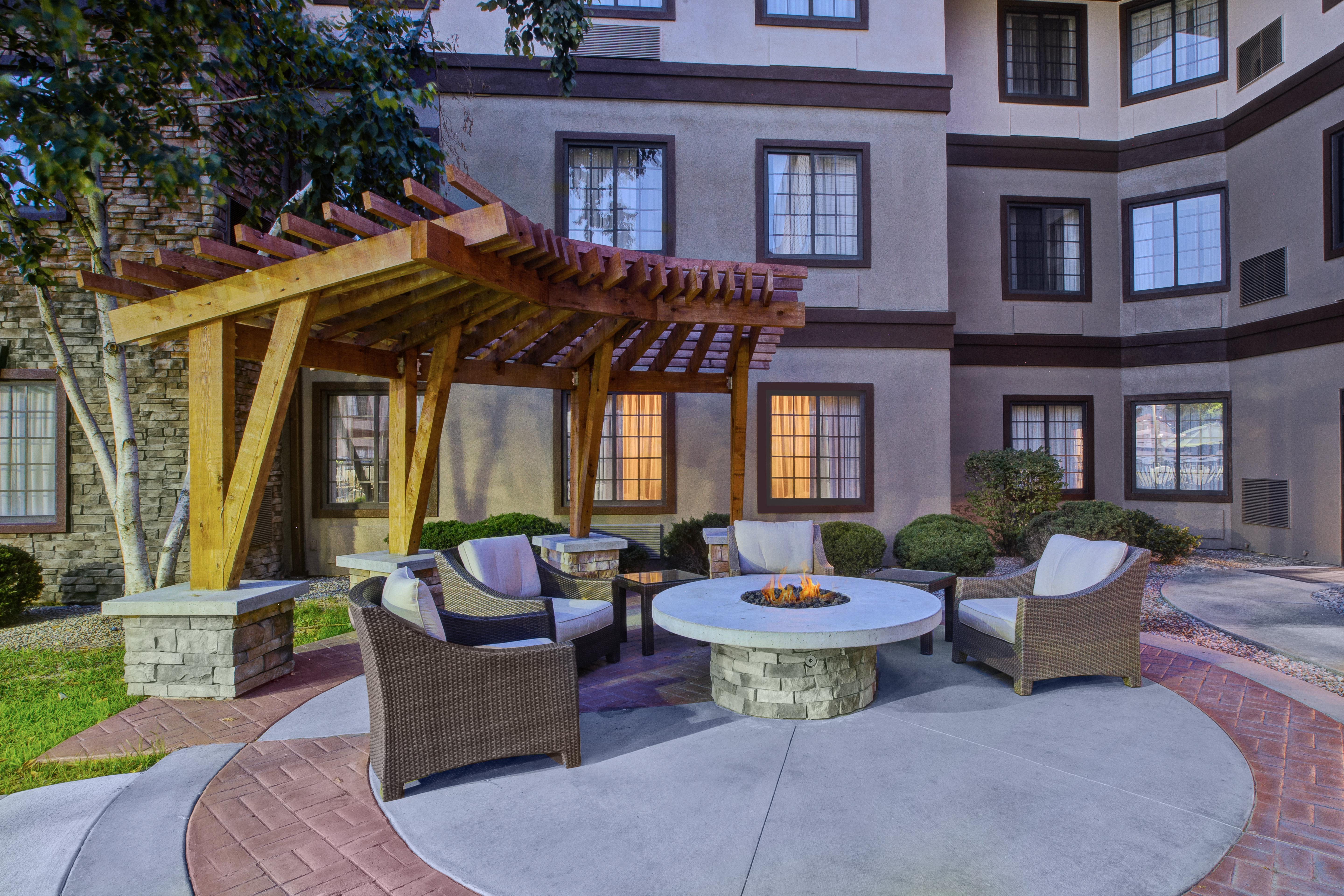 Staybridge Suites Louisville - East By Ihg Eksteriør billede